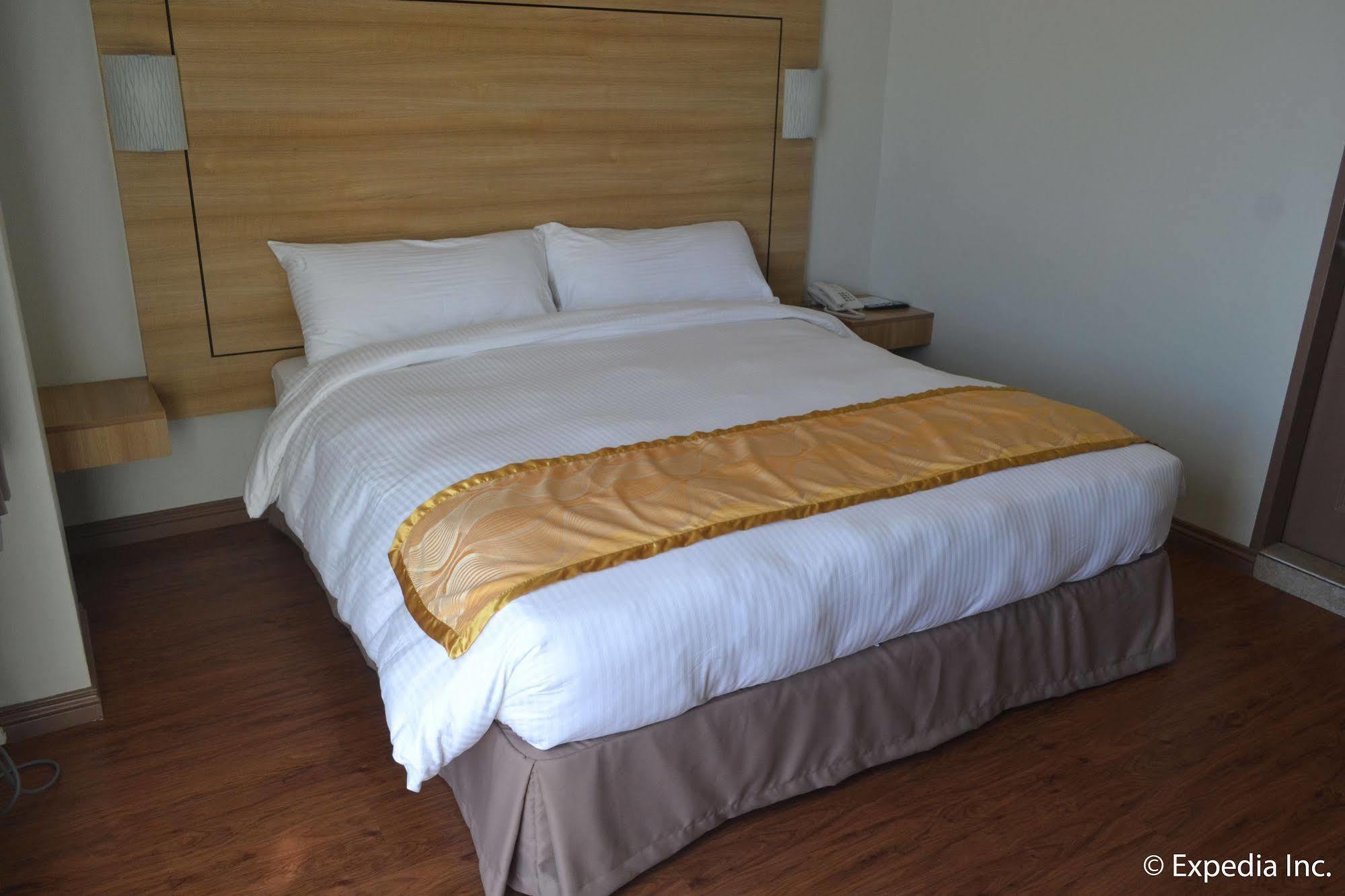 Vista Real Hotel 大雅台 外观 照片